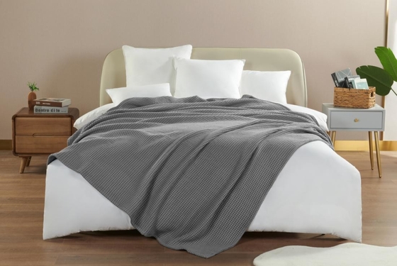 Przyjazna dla skóry 100% bawełniana koca wafelkowa OEM wafelkowa tkanina Twin koca